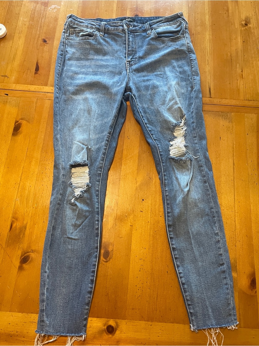 Women’s True Religion HALLE Mid Rise Super Skinny Distressed Jeans Size 32